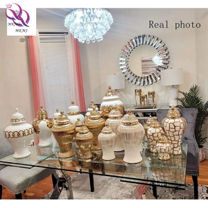 Vase en céramique doré de luxe léger, modèle de réservoir de rangement artistique, ornements pour la chambre, hôtel, vase en céramique pour la décoration de la maison - Product Image 2