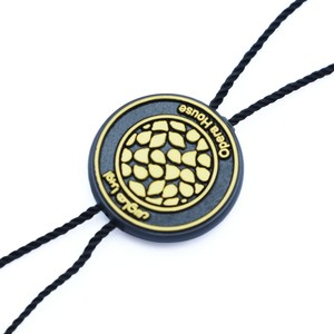 Etichette Personalizzate di Lusso in Tessuto con Logo in Rilievo, Cordino in Poliestere per Abbigliamento, Sigillo in Plastica per Etichette - Product Image 2