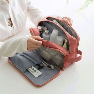 Sac de toilette portable en polyester imperméable pour hommes et femmes, avec séparation sec/humide, idéal pour les voyages (vente en gros) - Product Image 3