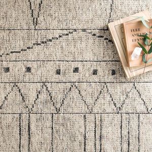 Alfombra Tribal Geométrica Anudada a Mano Sinai |   Arena y Carbón |   Lana |   Tamaños Personalizados Disponibles - Product Image 3