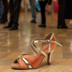 Scarpe da Ballo Latino Salsa da Donna Evkoodance con Tacco 7.0cm in Raso, Fodera in Cotone, Design Unico, Tacco Personalizzato, Suola in <span class=keywords><strong>Camoscio</strong></span>, Nuovissime - Product Image 6