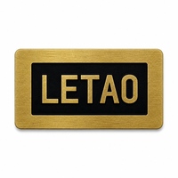 Plaque de marque pour vêtements et accessoires, logo en alliage de zinc gravé, personnalisé avec support adhésif, finition de surface personnalisée