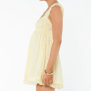 Vestido casual de verano para mujer, estilo bohemio, color crema, con bordado floral, volantes, cuello cuadrado, cintura simulada, estilo babydoll, mini. - Product Image 4