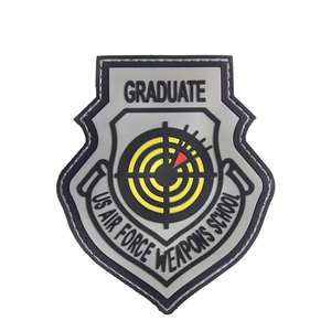 Parche táctico de PVC 3D hecho a mano con logotipo en forma de corazón Sistema de gancho y bucle personalizado para bolsos Sombreros Equipo al aire libre - Product Image 1