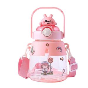 แก้วน้ำทรงใหญ่ JY Trendy สำหรับเด็กและนักเรียน ความจุเยอะ พร้อมหลอดดูด ฝาเปิดแบบกดปุ่มเดียว แก้วพลาสติก ลายการ์ตูนสวยงาม - Product Image 5