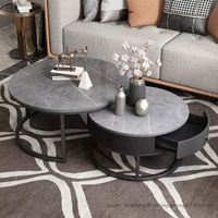Table basse moderne et simple en fer et verre trempé avec cadre en bois, idéale pour les petits appartements et salons.