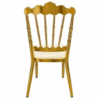 Chaise de banquet Chiavari empilable en fer doré moderne pour hôtels et événements, avec coussin blanc – Vente en gros