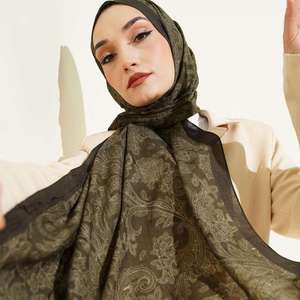 Hiyab Moderno Personalizado con Logotipo Musulmán 2026, Venta al por Mayor, Transpirable, para las 4 Estaciones, Diseño Atemporal, Hiyab Modal Estampado para Mujer - Product Image 1