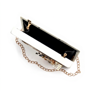 Exclusivo bolso de resina transparente para eventos nocturnos, bolso de resina con piezas de nácar, de lujo, para la noche. - Product Image 5