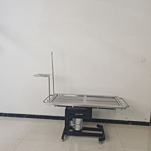 Table d'opération vétérinaire électrique élévatrice à inclinaison bidirectionnelle pour instrument pour animaux de compagnie - Product Image 3