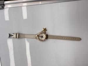 Orologio al Quarzo da Donna Hyf A119, Cinturino in Pelle, Cassa Rotonda, Elegante e alla Moda, Charm a Stella, Quadrante Dorato 30mm - Product Image 3