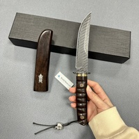 Superbe couteau tactique droit avec fourreau en bois, couteau de chasse en acier Damas, couteau japonais à lame fixe avec rivets mosaïques et manche en ébène