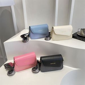 Versatile Design Women's Crossbody Bag Simple Fashionable <b>Square</b> Shoulder Bag with Zipper Closure Single Strap PU Waterproof - Product Image 1