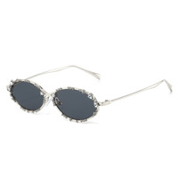 Lunettes de soleil ovales en métal serties de diamants, style élégant, populaires sur Internet en Europe et en Amérique, pour la photographie de rue, protection solaire