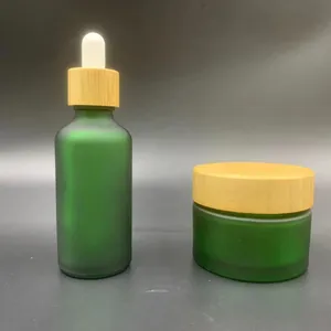 Frasco de vidro verde para cosméticos personalizado 30g 50g 100g 200g creme de bambu branco fosco âmbar preto