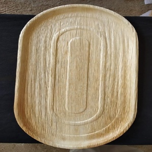 Élégantes assiettes jetables en feuilles de palmier en bambou Areca de qualité alimentaire avec motifs personnalisés et plateau pour les occasions de camping - Product Image 1