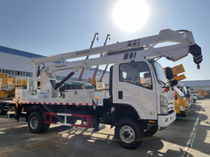 Camion élévateur télescopique hydraulique à bras droit à transmission manuelle diesel pour opérations en altitude - Product Image 6