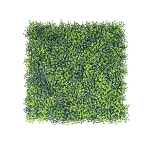 لوحات من العشب الاصطناعي بلاستيكية للحديقة الخارجية سياج خاص لتزيين الفناء الخلفي لجدار عشب البقس
