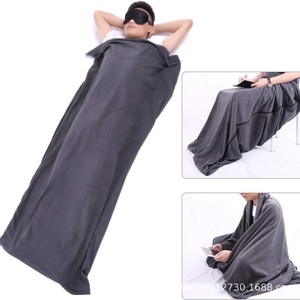Sac de couchage en polaire Woqi gris foncé, couverture de voyage et de camping multi-usage 100x150cm, garnissage en fibres synthétiques - Product Image 3