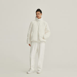 Chaqueta de cuello alto de algodón blanco de gama alta para hombre Abrigo de invierno informal con logotipo frontal Servicio OEM - Product Image 2