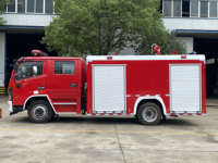 Truk api Isuzu HOWO pemadam kebakaran Truckfire tangki bubuk busa air truk mesin tembak dengan kualitas bagus