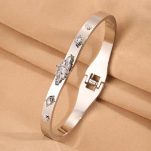 Kararmayan Elmas Yonca Çelik Bilezik Yaylı Bileklik Paslanmaz Çelik Takı Ayarlanabilir Gümüş Bileklik Kadınlar İçin - Product Image 4