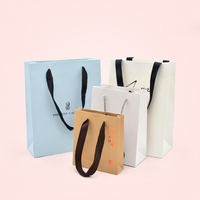 Sacs en papier kraft blanc avec poignée, logo personnalisé, luxe exquis, pour cosmétiques, cadeaux, emballage, réutilisables avec accessoires en ruban