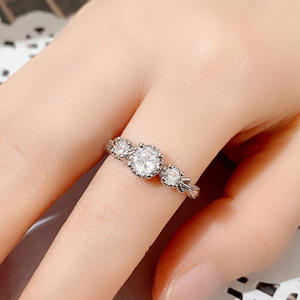 Anello Q085 in Oro Bianco con Diamante Taglio Brillante Rotondo Colore G Naturale Gioiello di Fidanzamento per Donna - Product Image 6