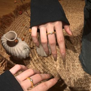 แหวนดีไซน์ทันสมัยจาก Dylam ชุบทองคำขาว 18K เงินแท้ S925 ประดับด้วยลูกปัดวงกลมเพชรซิคอร์เนีย 5A เครื่องประดับสำหรับใส่ทุกวัน - Product Image 2