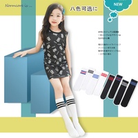 Vente en gros de chaussettes hautes personnalisées 40D respirantes en velours tricoté en soie motif solide blanc noir pour les filles étudiantes
