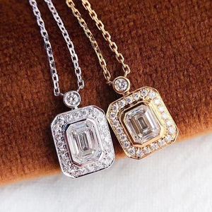 Collana con Ciondolo a Forma di Bottiglia di Profumo per Donne, Catena Minimalista per Clavicola, Gioiello Elegante per Uso Quotidiano - Product Image 2