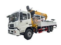 Grue à flèche droite Dongfeng à huit roues arrière Chengli Changwei de 12 tonnes à 4 sections