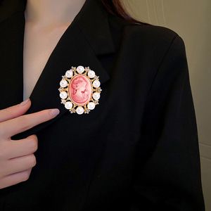 Broche de luxe en perles motif tête de <span class=keywords><strong>camée</strong></span> victorienne, épingle de corsage, bouton de cardigan, accessoires vintage pour manteau femme - Product Image 2