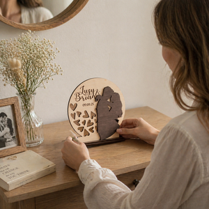 Silueta de Boda Personalizada en Madera, Adorno Artesanal Cortado con Láser para Recuerdo de Boda, Regalo de Aniversario y Decoración del Hogar - Product Image 2