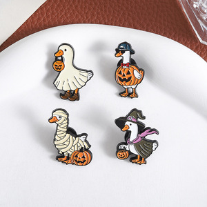 Broche en émail Halloween, motif canard et citrouille mignons, accessoire vestimentaire polyvalent, cadeau pour elle, en gros - Product Image 3