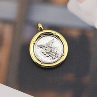 JS1779 Médailles, médaillons, pendentifs et breloques vintage en or 18 carats et plaqué argent bicolore, représentant la Vierge Marie, saint patron catholique
