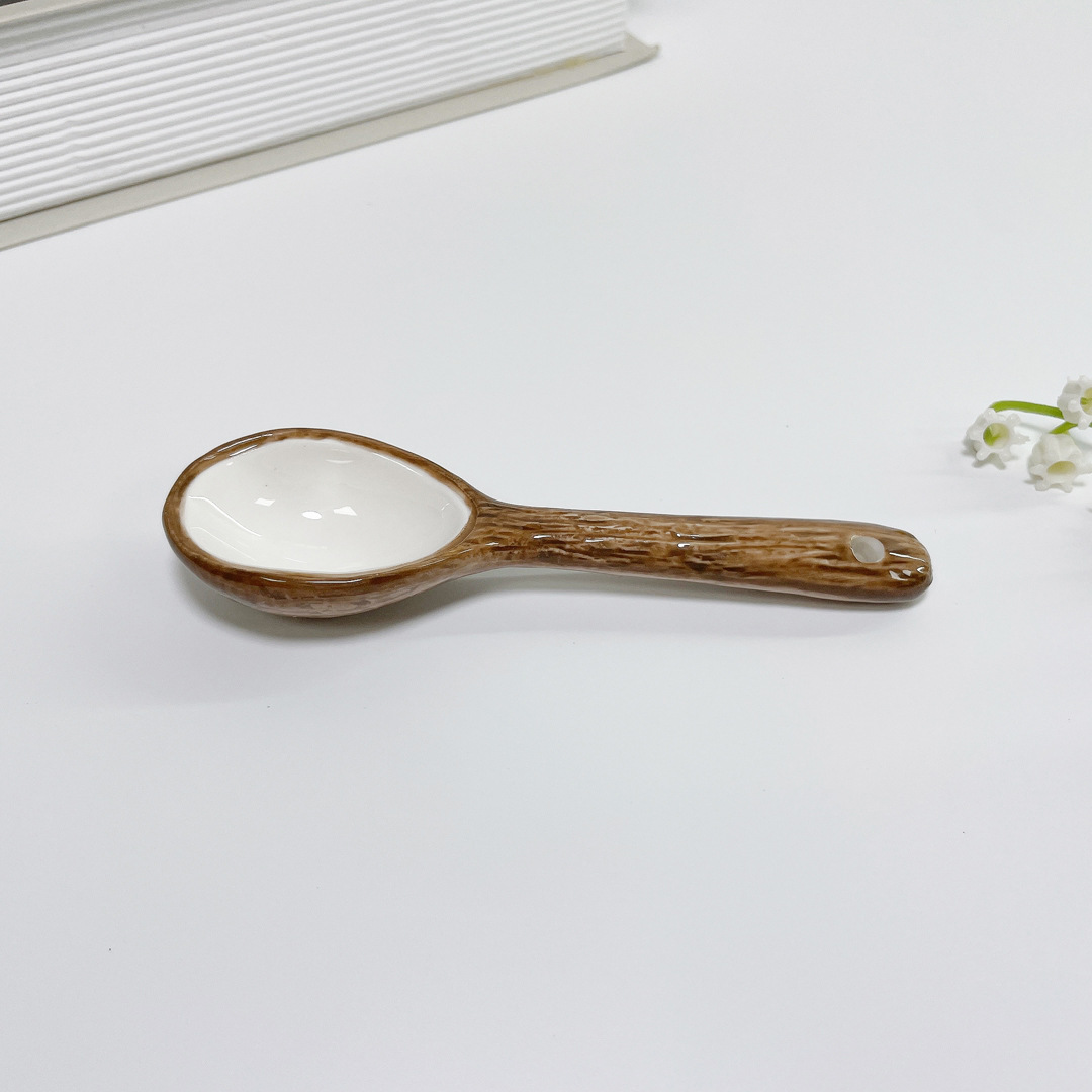 Taza de coco con cuchara