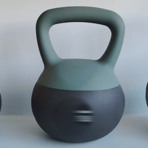 Kettlebell souple en PVC, idéal pour les femmes, pour les squats profonds et les exercices de levage des hanches, pour une entraînement de force qui favorise la liberté physique. - Product Image 6