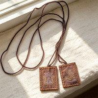 Scapulaire religieux brodé avec breloques, motif Vierge de la Sainte-Croix, pour le commerce extérieur et Noël - Vente en gros