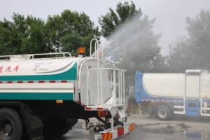 Réservoir d'<span class=keywords><strong>eau</strong></span> d'irrigation agricole d'une capacité de 30 000L Arroseur rotatif à 360 ° Moteur diesel à entraînement 4x2 pour l'arrosage des jardins agricoles - Product Image 5