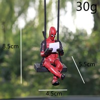 Bewegliche Actionfigur als Autospiegel-Dekoration, Mini-Modell-Spielzeug mit Rückblick-Pose, Einzigartige Auto-Dekoration, Geschenk für Feiertage