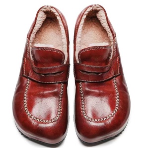 Chaussures en cuir de cheval lavé au vin rouge avec doublure en fourrure et semelle moelleuse, style classique, cousues à la main, petite chaussure en cuir pour femme - Product Image 2