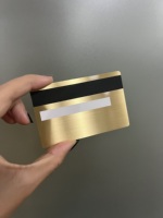 Carte de crédit en métal en acier inoxydable vierge de 0,8 mm avec puce intégrée pour personnalisation ultérieure