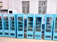 Fabricant de distributeurs automatiques de boissons rafraîchissantes et de snacks sains avec paiement par carte bancaire/espèces