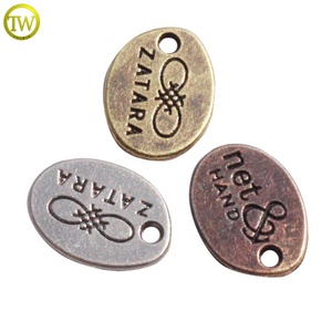Collier de forme ovale avec breloques en métal gravées du logo, pendentif personnalisé en argent avec <span class=keywords><strong>lettre</strong></span>, étiquettes de marque en alliage métallique pour bracelets - Product Image 3