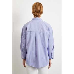 เสื้อเชิ้ตโอเวอร์ไซส์ลายทางสีน้ำเงินสำหรับผู้หญิง สไตล์ลำลอง ติดกระดุม ผ้าป๊อปลิน - Product Image 1