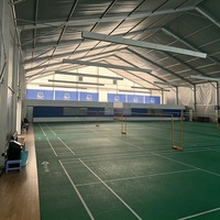 Tente de padel coupe-vent avec structure en aluminium robuste pour couverture permanente de terrain de padel