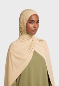 Hijab Liquide en Jersey Merrachi Uni Extensible Doux de Qualité avec Coutures Soignées, <span class=keywords><strong>Foulard</strong></span> en Jersey Extensible pour Femmes Musulmanes - Product Image 4