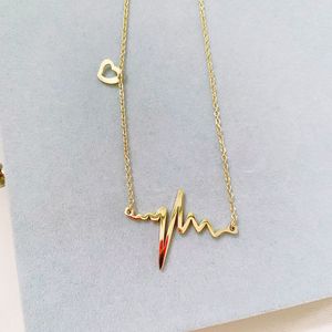 Cadeau pour la Saint-Valentin, collier avec pendentif en forme de cœur ECG en or 18 carats PVD pour femmes |   Collier ras du cou en acier inoxydable - Product Image 2