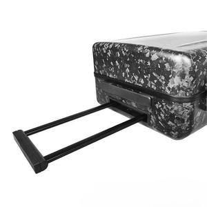 Étui portable en fibre de carbone personnalisé OEM - Finition haute brillance, logo gravé, équipement d'entreprise sur mesure - Product Image 6